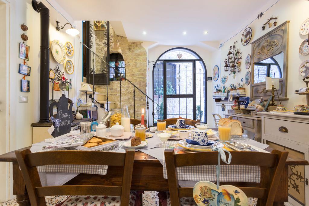 Bed And Breakfast A Casa Delle Fate Assisi Dış mekan fotoğraf