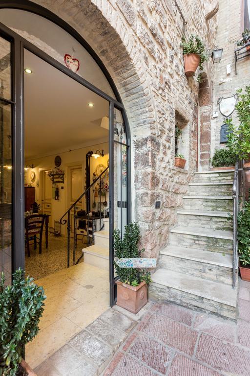 Bed And Breakfast A Casa Delle Fate Assisi Dış mekan fotoğraf